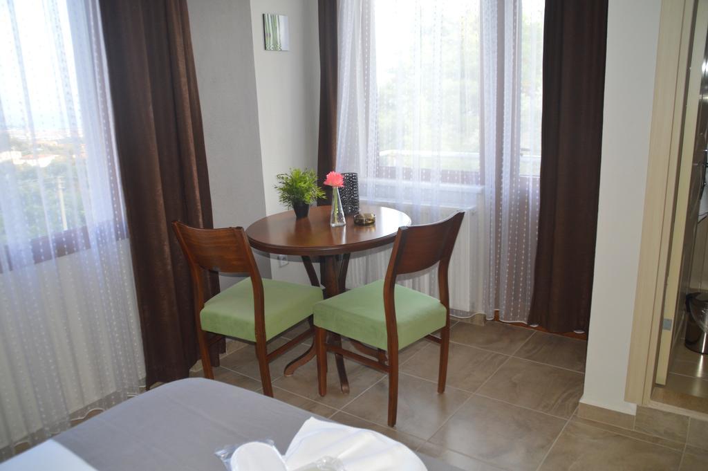 Hotel Hugo Altinoluk Luaran gambar